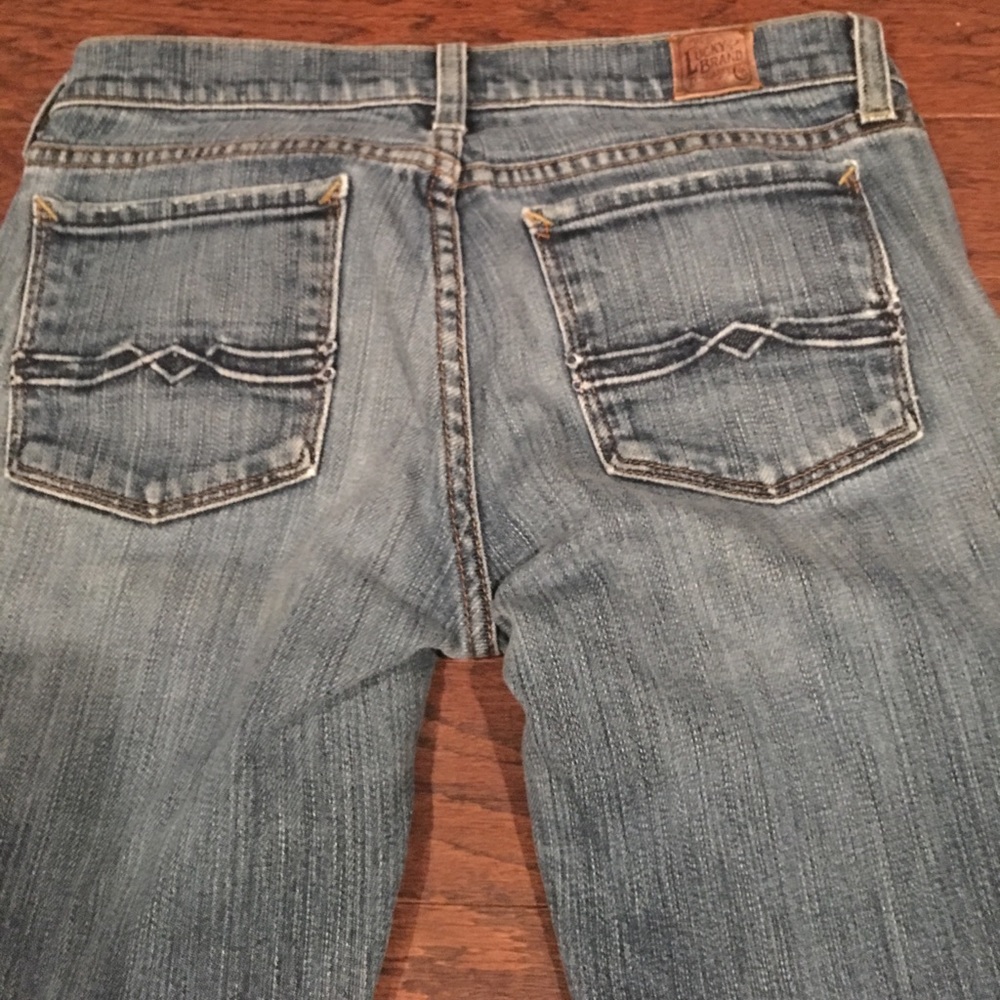 ❤️LUCKY BRAND JEANS DISTRESSED❤️ - Picture 2 of 3